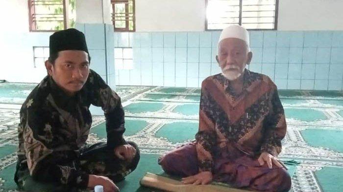 Perjumpaan setelah kepulangan dari Vatikan antara murid dan guru: Deni Iskandar dan Abuya KH Ahmad Muhtadi Dimyathi al-Bantani.