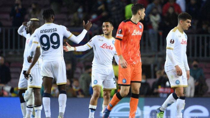 NAPOLI KUASAI KLASEMEN - Ekspresi para pemain Napoli usai laga Liga Europa antara FC Barcelona melawan SSC Napoli di Stadion Camp Nou, Barcelona, Spanyol, Jumat (18/2/2022) dini hari WIB. (ARSIP DOKUMEN FEBRUARI 2022)