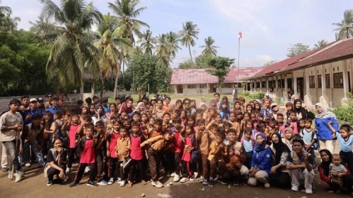 PENGABDIAN MASYARAKAT - Mahasiswa Program Studi Sosiologi, Fakultas Hukum, Ilmu Sosial, dan Ilmu Politik Universitas Mataram (UNRAM) menggelar kegiatan Pengabdian Masyarakat selama delapan hari di Dusun Kelongkong, Desa Bilelando, Kecamatan Praya Timur, Lombok Tengah, Nusa Tenggara Barat, pada 6–13 Juli 2025