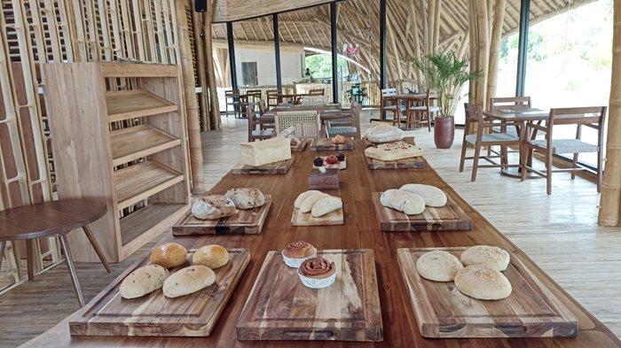 Interior Alangen Beachfront Resto & Club  di Kuta Beack Park Lombok.