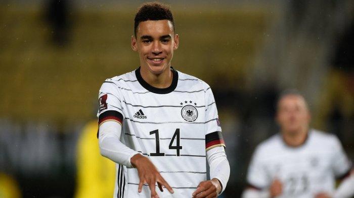 Jamal Musiala bermain untuk Timnas Jerman di level senior. Sebelumnya dia bermain untuk Inggris U15, U16 sampai Inggris U21.