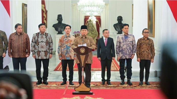 Presiden Prabowo Subianto mengumumkan susunan kabinet pemerintah Republik Indonesia periode 2024-2029 yang diberi nama “Kabinet Merah Putih” pada Minggu malam, 20 Oktober 2024, di Istana Merdeka, Jakarta. Foto: BPMI Setpres/Rusman
