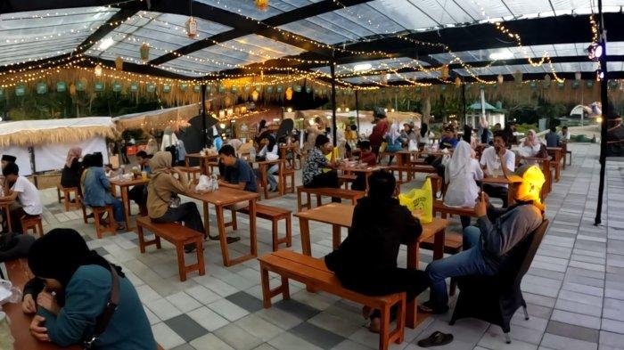 Kampoeng Kuliner Ramadan : Kampoeng Kuliner Ramadan yang berlokasi di Teras Udayana, Mataram, menawarkan pengalaman berbuka puasa yang unik dengan suasana yang benar-benar terasa seperti di kampung.