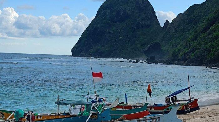 WISATA SUMBAWA BARAT - Keindaham alam Pantai Tropical, Kecamatan Sekongkang, Kabupaten Sumbawa Barat.