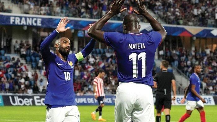 Lacazette dan Mateta selebrasi usai mencetak gol untuk Timnas Prancis di Olimpiade Paris 2024. Berbagai bursa prediksi skor menjagokan Prancis menyingkirkan Mesir untuk lolos ke final Olimpiade.