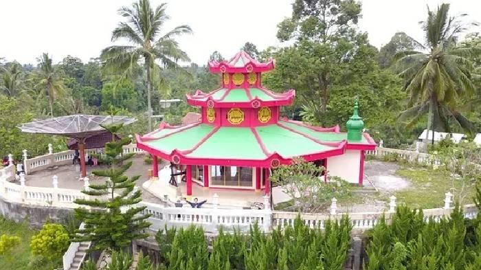 Masjid Ar-Ridwan yang terletak di Desa Pakuan, Narmada, Lombok Barat.