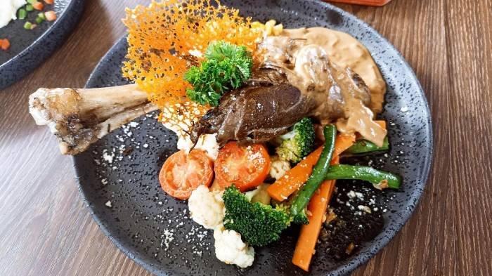 KULINER - Menu Bale Tapas Astoria Mataram