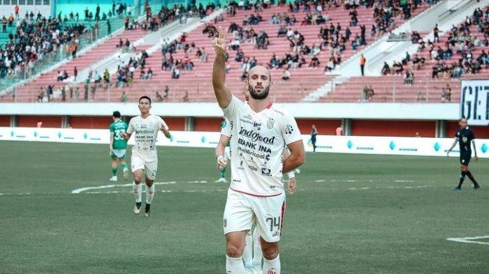 Ekspresi pemain Bali United,  Mohammed Rashid setelah  mencetak gol ke gawang PSS Sleman dalam laga pekan ke-18 Liga 1 Indonesia  di Stadion Maguwoharjo, Sleman, DI Yogyakarta, Jumat (3/11/2023) sore.