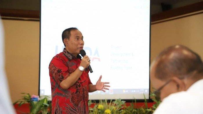 Bupati Kabupaten Sumbawa Barat HW Musyafirin saat mengikuti  diskusi bersama perwakilan USTDA Indonesia di Hotel Merumatta Hotel, Kawasan Senggigi Jumat sore (28/7/2023).