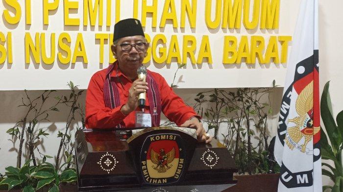 Wakil Ketua DPD PDIP NTB Ruslan Turmuzi saat konferensi pers, seusai mendaftarkan nama-nama Bacaleg DPRD NTB ke KPU NTB, Kamis (11/5/2023).