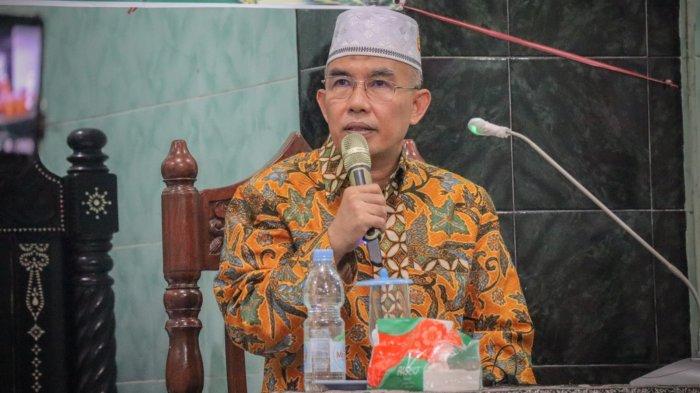 TGH Mujiburrahman menghadiri acara Peringatan Nuzulul Quran di Masjid Baiturrahman, Sabtu (8/4/2023) malam.