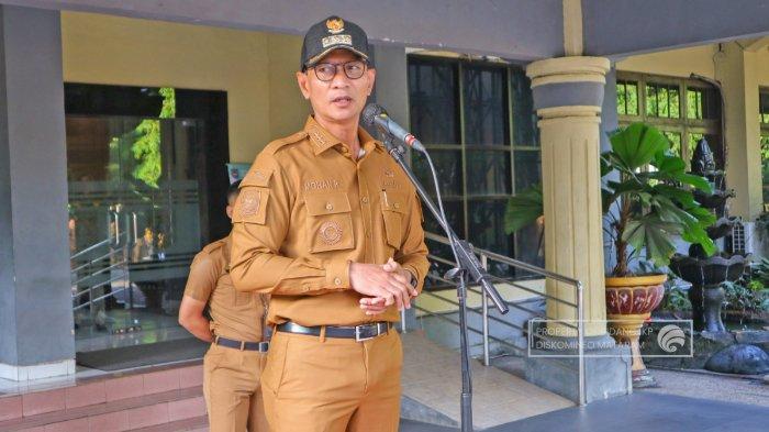 Wali kota Mataram H Mohan Rosliskana saat memberikan sambutan di hadapan pegawai lingkup Pemerintah Kota Mataram. Berikut profil Mohan Rosliskana yang berpotensi maju di Pilgub NTB 2024 mendatang.