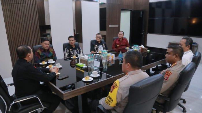 Kakanwil Kemenkumham NTB, Parlindungan  bertemu Kapolda NTB Irjen Pol Raden Umar Faroq guna jalin silaturahmi serta membahas pentingnya stabilitas keamanan di wilayah NTB, Kamis (16/11/2023).