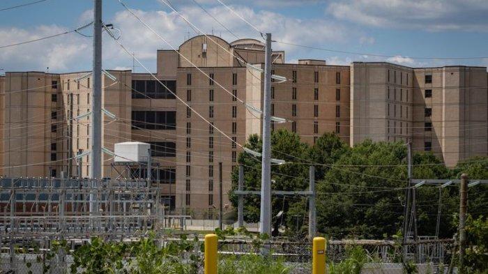 Penjara Fulton County di Atlanta, Georgia, pada 17 Agustus 2023. Mantan Presiden Amerika Serikat Donald Trump akan dijebloskan ke penjara ini apabila ditahan terkait kasus upaya pembatalan hasil pilpres AS 2020.