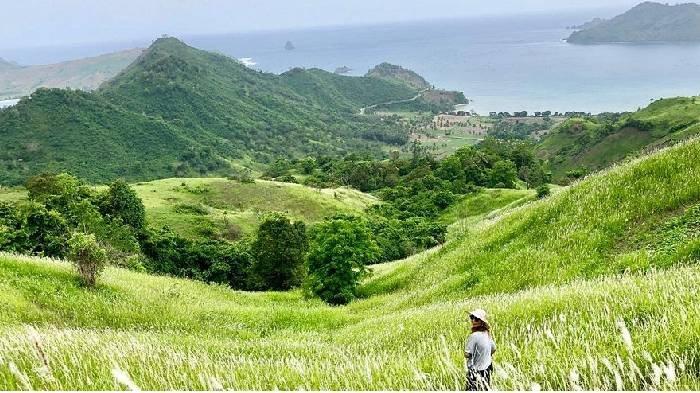 Penorama Buwun Mas Hill.