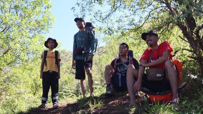 Penampakan Keindahan Bukit Pergasingan di pagi Hari dan Malam Hari pada Sabtu (13/4/2024
