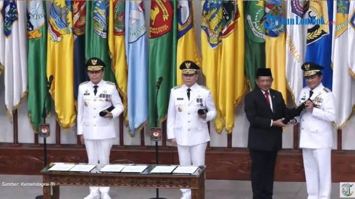 Menteri Dalam Negeri RI Tito Karnavian (kiri) melantik Mayor Jenderal TNI (Purn.) Dr. Hasanuddin sebagai Pj Gubernur NTB, di Jakarta, Senin (24/6/2024).