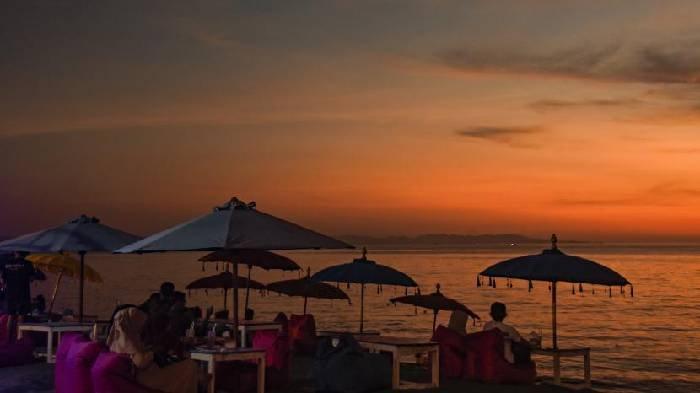 Potret senja di Pantai Tanjung Bias