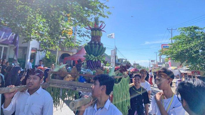 Ratusan masyarakat di Desa Pringgasela Selatan antusias mengikuti penggelaran budaya event Dongdala 3, Rabu (20/12/2023).