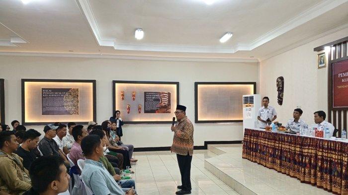 Ketua Tim Bina KUA Kanwil Kementerian Agama Provinsi NTB, Safarudin jadi narasumber dalam kegiatan di aula Bapas Mataram, Rabu (15/11/2023).