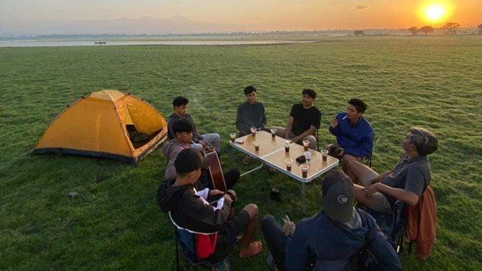 Panorama alam Savana Bale Tepak, Lombok Tengah, Nusa Tenggara Barat.