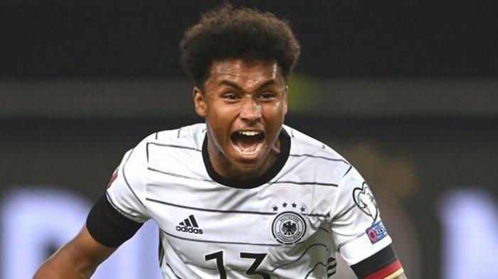 Striker muda Timnas Jerman yang bermain di klub RB Salzburg, Karim Adeyemi. Bakat pemain berusia 19 tahun ini menjadi incaran klub-klub besar Eropa.