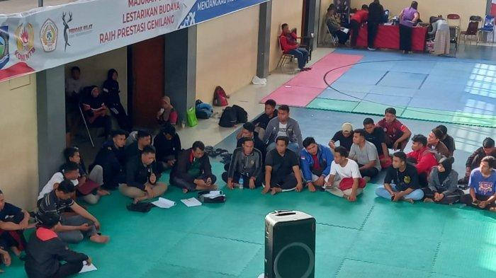 Tim pelatih dan ofisial mengikuti  technical meeting kejuaraan pencak silat Gubernur NTB Cup II  di padepokan GOR 17 Desember Mataram, Minggu (23/7/2023).