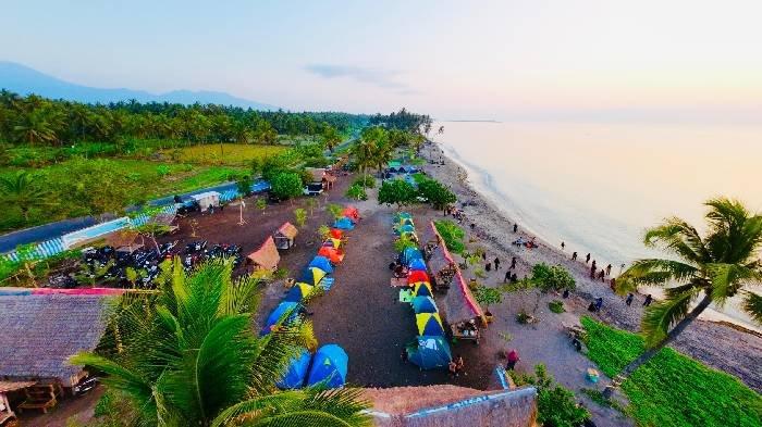 Tampak foto dari udara suasana camping di Sunrise Land Lombok Dusun Montong Meong, Desa Labuhan Haji, Kecamatan Labuhan Haji, belum lama ini. 
