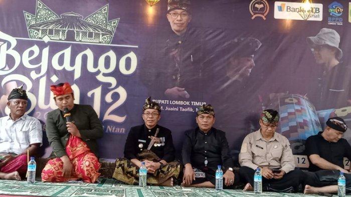 Penjabat Bupati Lombok Timur, HM Juaini Taofik mengikuti 
acara Budaya Songak Bejango Beliq, Kamis (11/10/2023).