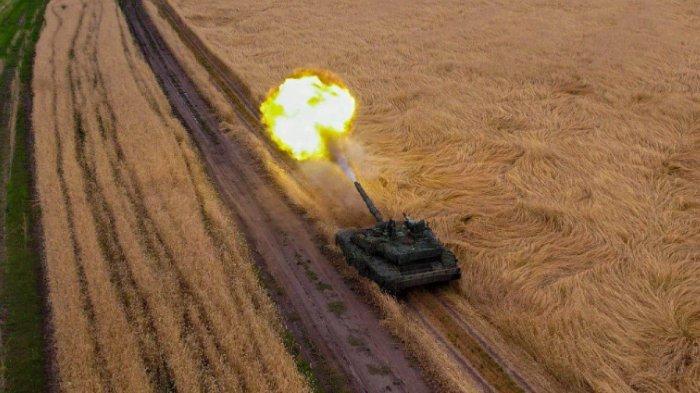 Para penjinak kendaraan tempur Kelompok Pasukan Zapad menghancurkan musuh dalam operasi militer khusus.