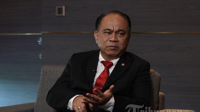 Menteri Komunikasi dan Informatika Budi Arie Setiadi saat wawancara dengan Direktur Pemberitaan Tribun Network Febby Mahendra Putra, di Kantor Kementerian Komunikasi dan Informatika RI, Jakarta Pusat, Kamis (5/10/2023).