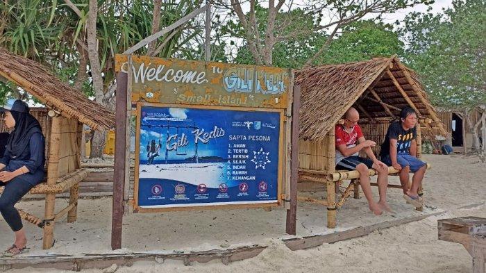 Potret papan ucapan selamat datang di Gili Kedis.
