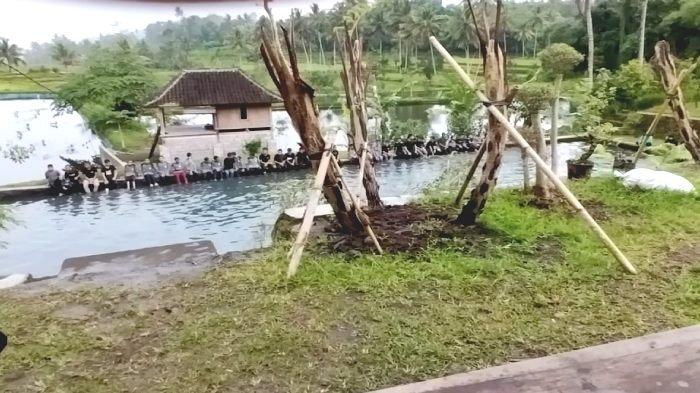 Obyek Wisata Tereng Kuning di desa Aik Bukak, Kecamatan Batukliang Utarakan, Lombok Tengah.