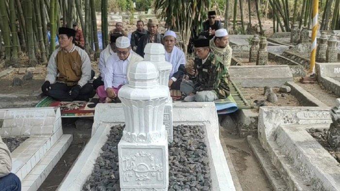 Bupati Lombok Tengah, H Lalu Pathul Bahri, Wakil Bupati HM Nursiah dan  rombongan  ziarah makam pada Sabtu (4/11/2023). Ziarah berlanjut pada Minggu (5/11/2023).
