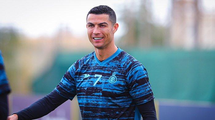 Cristiano Ronaldo dalam salah satu sesi latihan Al Nassr.