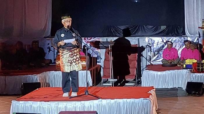 KEJUARAAN INTERNASIONAL - Ketua Umum Pengurus Pusat (PP) Keluarga Silat Nasional (Kelatnas) Perisai Diri yang juga Wakil Ketua PB IPSI Dwi Sutjipto menyampaikan sambutan dalam pembukaan Kejuaraan bergengsi Perisai Diri International Championship (PDIC) ke-XI di Kota Mataram, Minggu (13/7/2025).