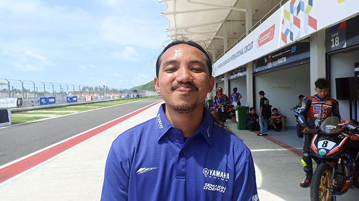 Konten kreator Irfan Ghafur di Sirkuit Mandalika, Minggu (17/12/2023).
