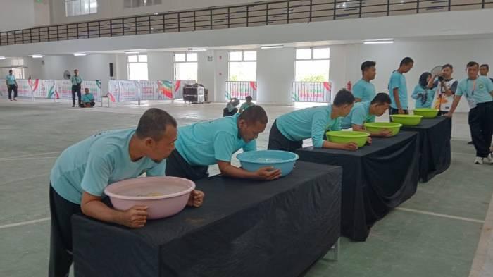 TAHAN NAPAS - Suasana kompetisi tahan napas Induk Organisasi Olahraga (INORGA) Lembaga Seni Pernapasan Satria Nusantara (LSPSN) pada Festival Olahraga Masyarakat Nasional (Fornas) VIII 2025 di GOR Poltekpar Lombok, Lombok Tengah, NTB, Senin (29/7/2025).