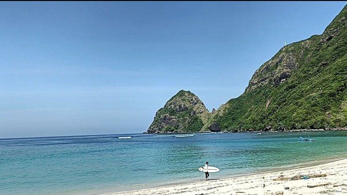 Pemandangan Pantai Sekongkang Kabupaten Sumbawa Barat