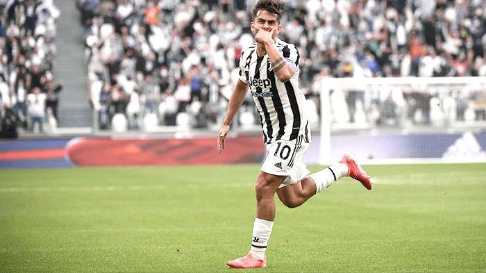 Paulo Dybala merayakan gol saat masih berseragam Juventus.