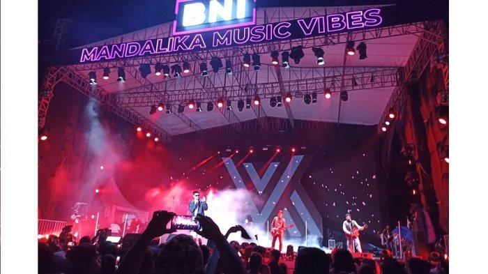 Vokalis Baru Band Samsons Tampil di Mandalika, Beri Kejutan Kepada Fans ...