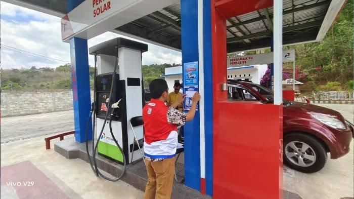 Proses scan QR code di SPBU Pertamina.