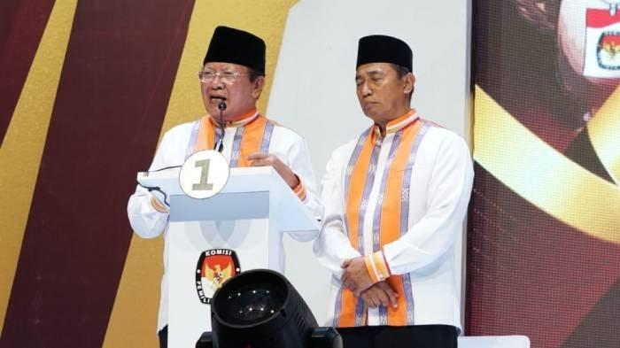 Pasangan Calon (Paslon) Bupati dan Wakil Bupati Lombok Timur, Rumaksi dan Sukisman Azmy (RAMAH) memaparkan visi dan misinya di debat kandidat perdana yang diselenggarakan KPU Lombok Timur, Rabu (30/10/2024) malam.