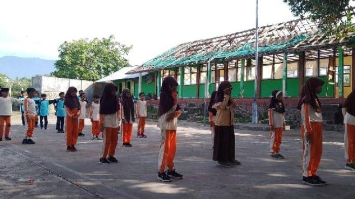Kondisi SDN 6 Batuyang dan SMPN Satap 2 Pringgabaya yang tak kunjung diperbaiki sejak gempa 2018 silam.