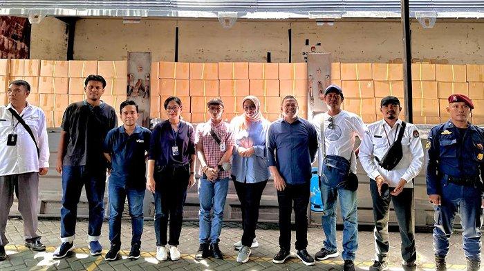 Pengamanan logistik Pemilu 2024 di kantor KPU Kota Mataram, Senin (18/12/2023).
