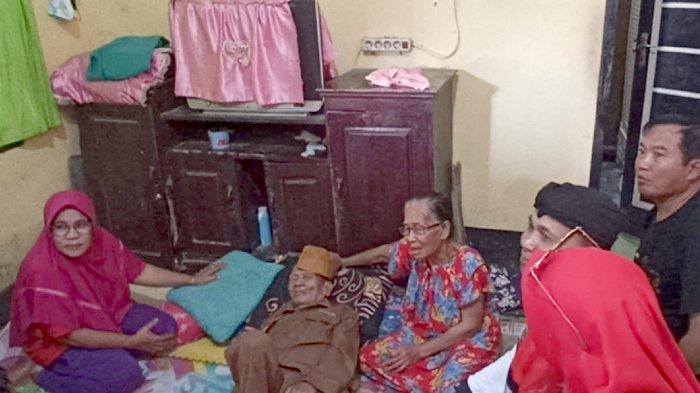 M Haris (78) veteran di Dusun Pengkores, Desa Kopang Rembiga, Lombok Tengah yang tidak sadarkan diri.