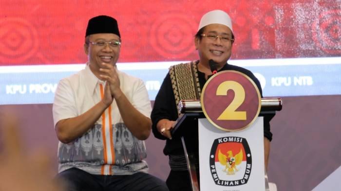 Calon Gubernur NTB Zulkieflimansyah dan Calon Wakil Gubernur NTB Suhaili FT di panggung debat kedua Pilgub NTB, Jumat (8/11/2024).