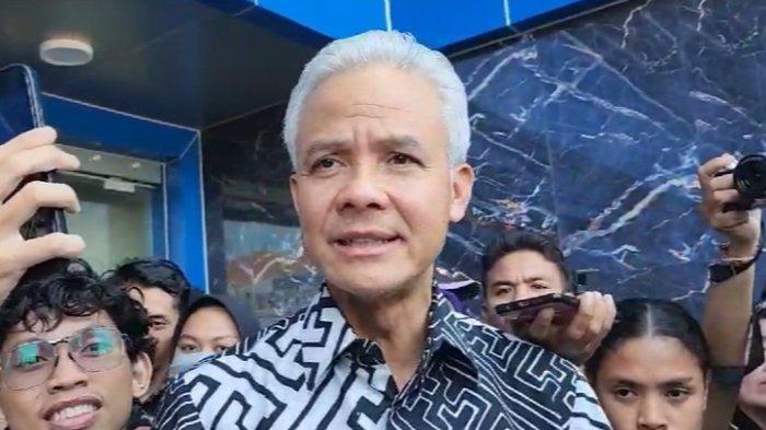 Bakal Calon Presiden Ganjar Pranowo saat ditemui awak media seusai menghadiri kegiatan di Universitas Dr. Soetomo Kota Surabaya, Sabtu (23/9/2023).