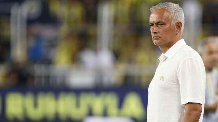 Baru juga debut, Jose Mourinho sudah berulah saat memulai kiprahnya sebagai pelatih Fenerbahce di Liga Turki..