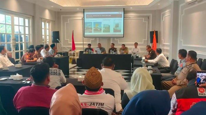 Bawaslu Kabupaten Bangkalan menggelar rapat Evaluasi Penanganan Pelanggaran pada Tahapan Kampanye Pemilu 2024 di sebuah kafe di Jalan HOS Cokroaminoto, Selasa (6/2/2024)